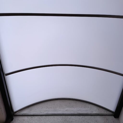 Zaoblený nerezový přístřešek